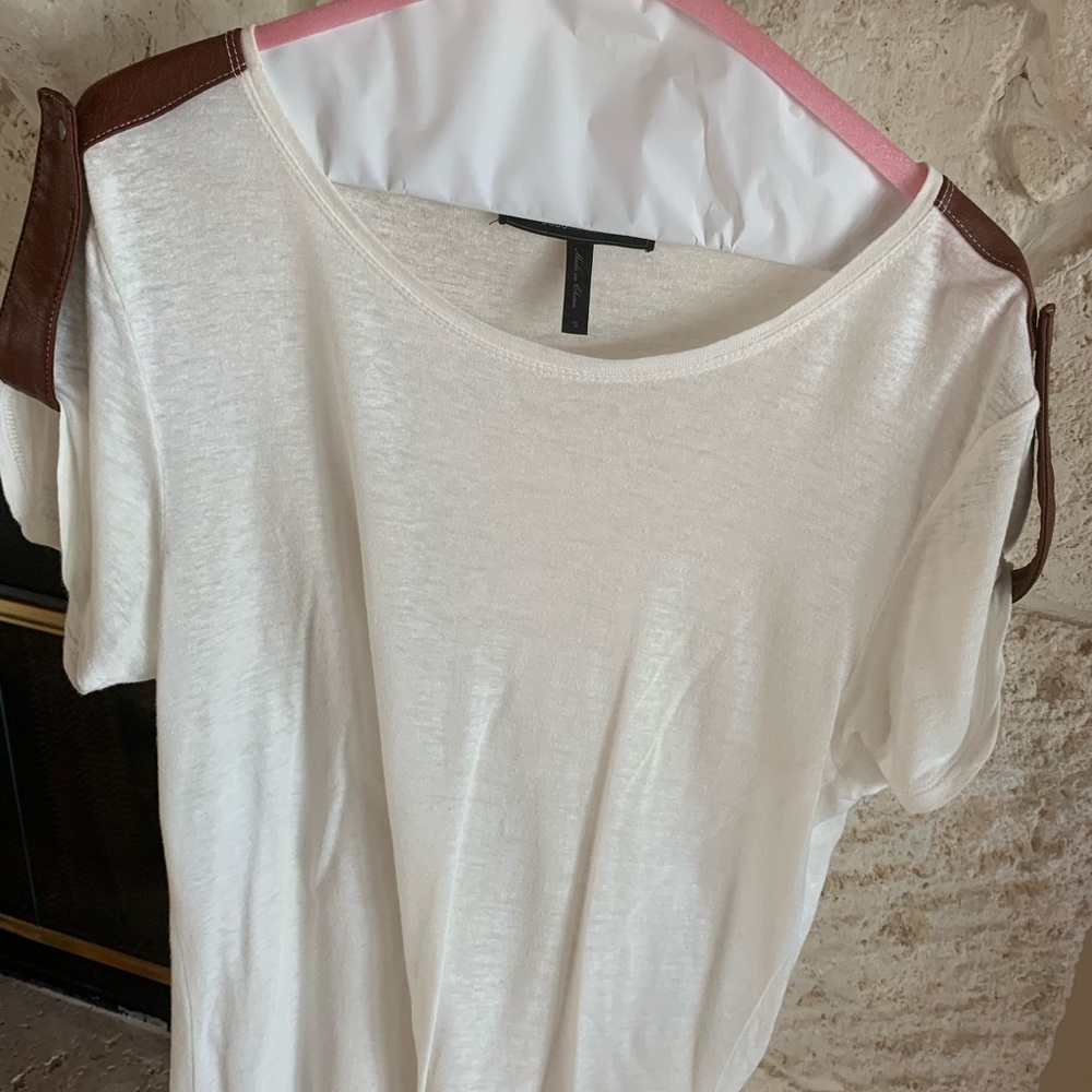 BCBG Tee shirt in white with leather epaulets